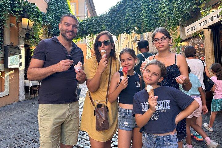 Trastevere Quarter and Tiberine Island Private Tour with Gelato