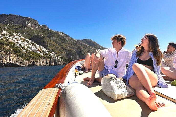 Positano: Amalfi Coast Small-Group Boat Tour with Swim and Drinks