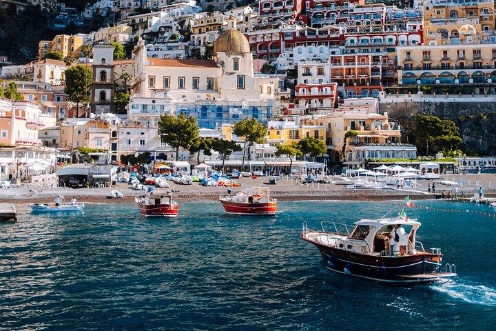 Positano: Amalfi Coast Small-Group Boat Tour with Swim and Drinks