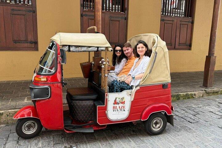 Explore Colombo with Convertible tuk tuk (private tuk tuk tour)