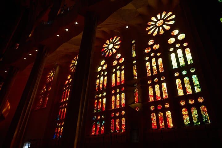 Barcelona: Sagrada Familia Guided English Tour Skip The Line