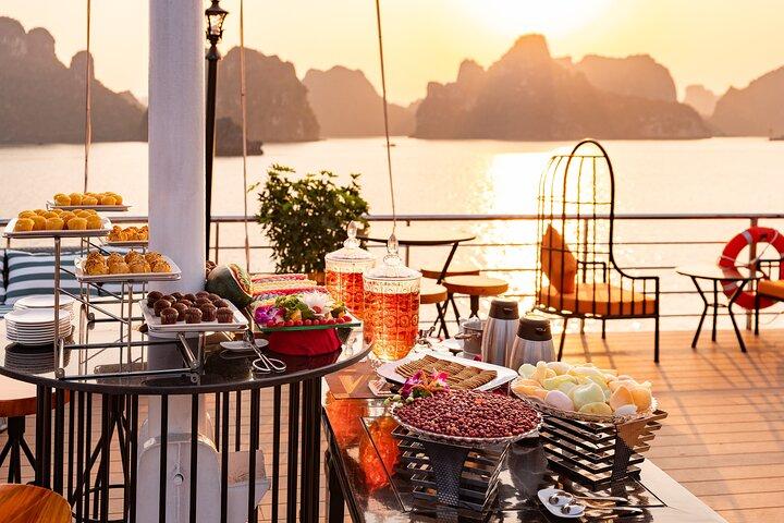 From Hanoi: Luxury 5-Star Halong Amethyst Day Cruise with Buffet