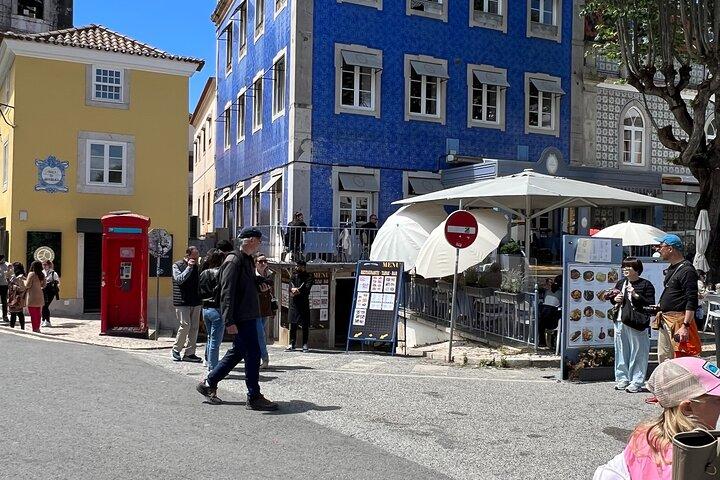 Sintra 1/2 day tour + Pena Palce + 2 gifts (inc. tickets)