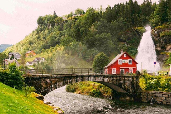 Guided tour to Hardangerfjord with Waterfalls and Ferry Crossing