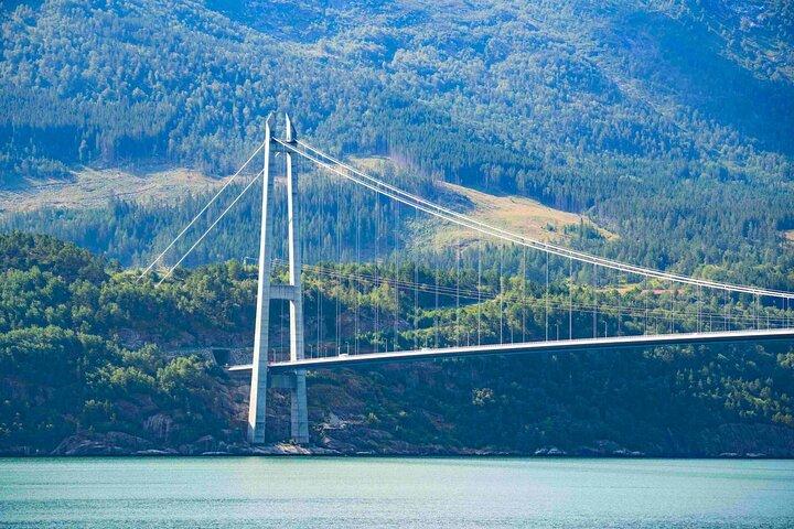 Guided tour to Hardangerfjord with Waterfalls and Ferry Crossing