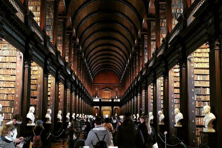 Dublin, Trintiy College Library Tour & Book of Kells