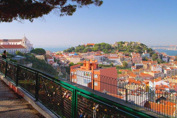 2h Tour | Explore Lisbon’s Hills & Viewpoints