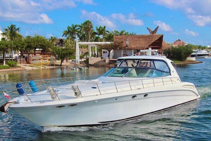 Cruise in style on our 60-foot yacht in Cancun for 20 people