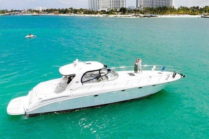 Cruise in style on our 60-foot yacht in Cancun for 20 people