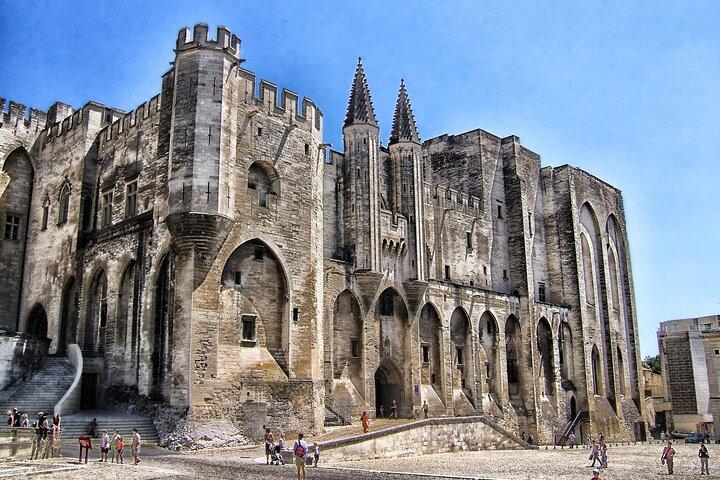 Avignon City Walk with Audio Guide in 7 Languages on your Phone