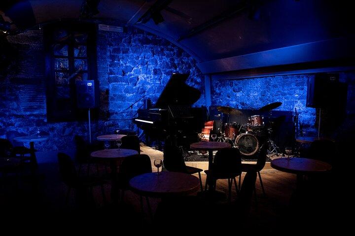 Live Jazz and Aperitivo in Rome Includes Appetizer and a Drink