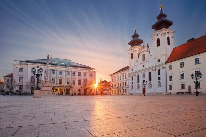 Private Tour from Budapest to Prague Sightseeing