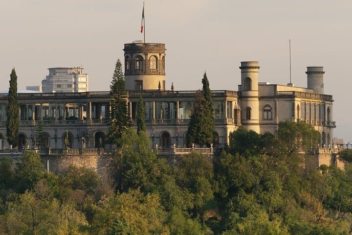 Chapultepec Castle Private Tour with Guide and Transport Option