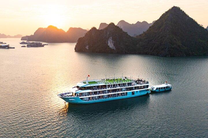 2 Day 1 Night Luxury Cruise in Halong and Lan Ha Bay