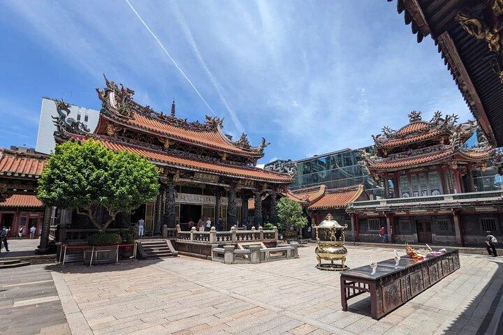 Private Cruise Tour from Keelung: Trip to Taipei