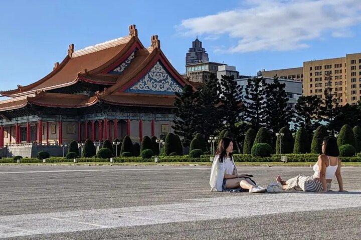 Private Cruise Tour from Keelung: Trip to Taipei