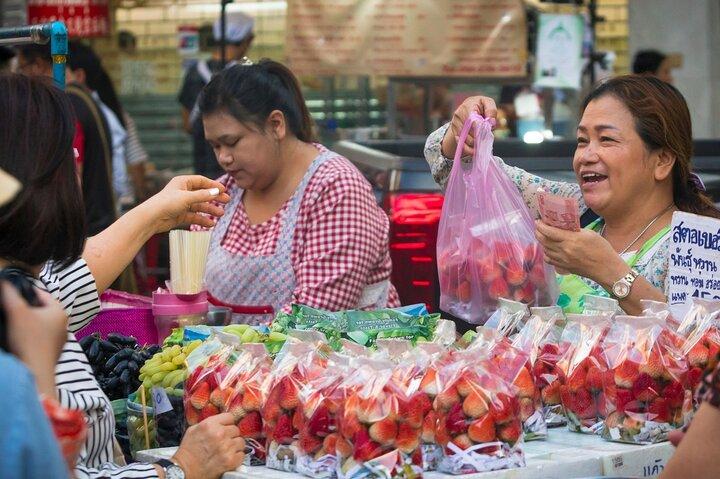 Bangkok Food Tour with a Local: China Town Feast for Foodies 100% Personalized
