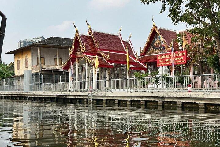 Customizable Private Bangkok Canal Cruise to Big Buddha & Market