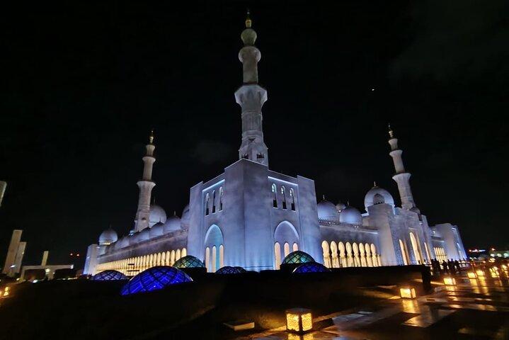 Private Abu Dhabi City Tour ( up to 09 Pax)