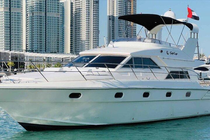 3 Hours Private Luxury Yacht Tour with BBQ, Music and Drinks