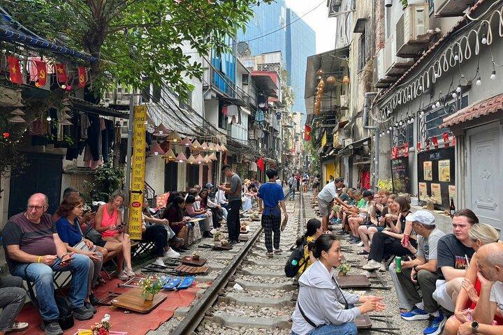 Hanoi City Tour: Private Half-Day Customized & Train Street Visit