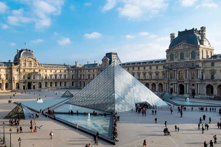 Paris: Private Walking Tour of 3 hours