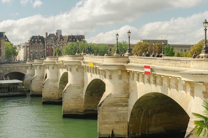 Paris: Private Walking Tour of 3 hours