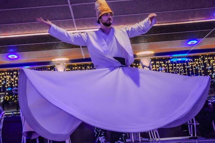 İstanbul Bosphorus Dinner Cruise with Traditional Turkish Show