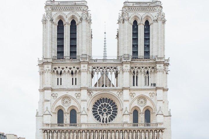 Notre Dame Outside Guided Tour for Kids