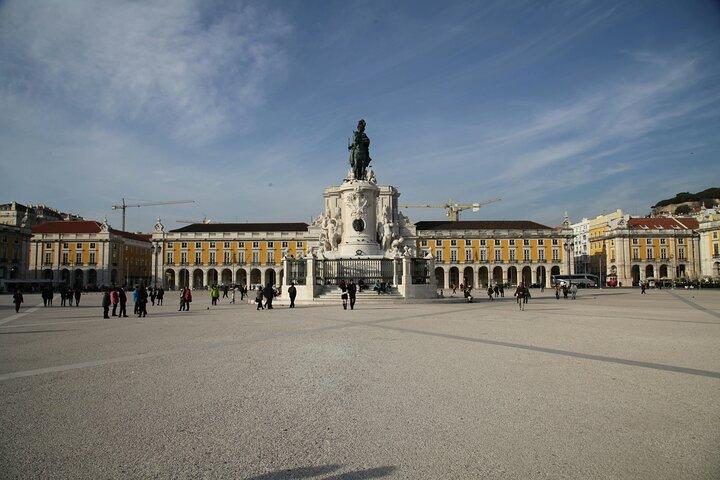 Premium Private TukTuk Tour of Lisbon's Historic Old Town