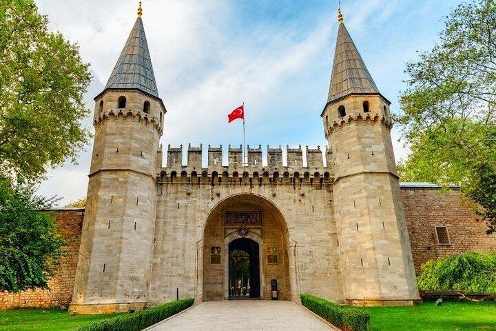 Private Guided Tour Hagia Sophia, Cistern, Topkapi and Bazaar