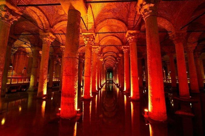Private Guided Tour Hagia Sophia, Cistern, Topkapi and Bazaar
