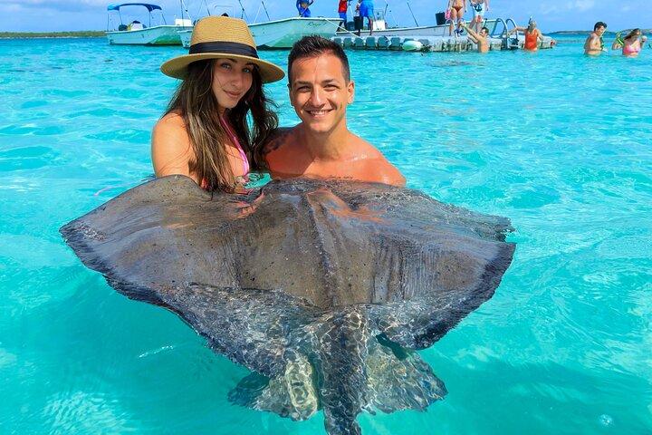 Best of Antigua: Stingrays, Devils Bridge & Long Bay Beach