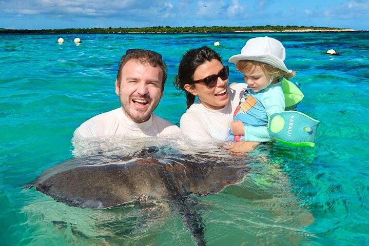 Best of Antigua: Stingrays, Devils Bridge & Long Bay Beach