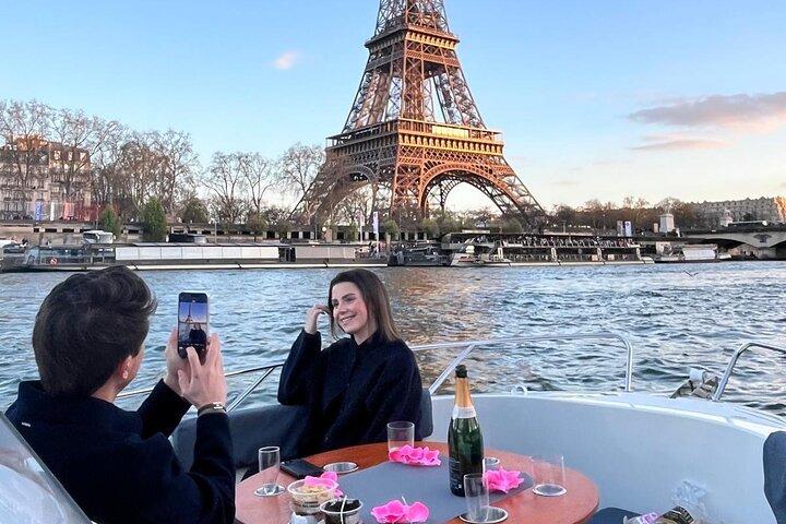 Private Seine River Cruise - Eiffel Tower Lights