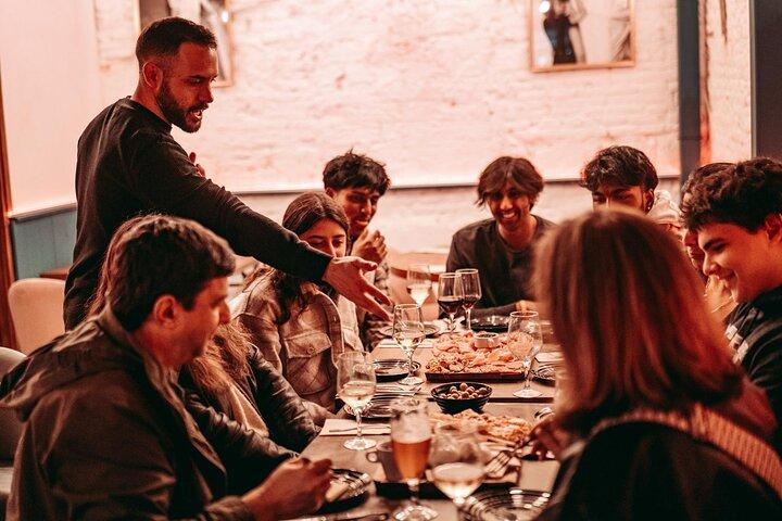 Barcelona Gothic Quarter Tipsy Tasting Tapas Tour and History