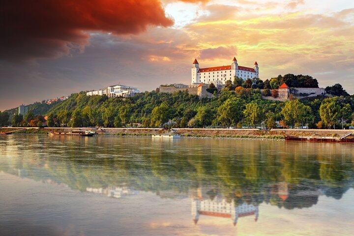 Vienna-Budapest One-Way Sightseeing Transfer