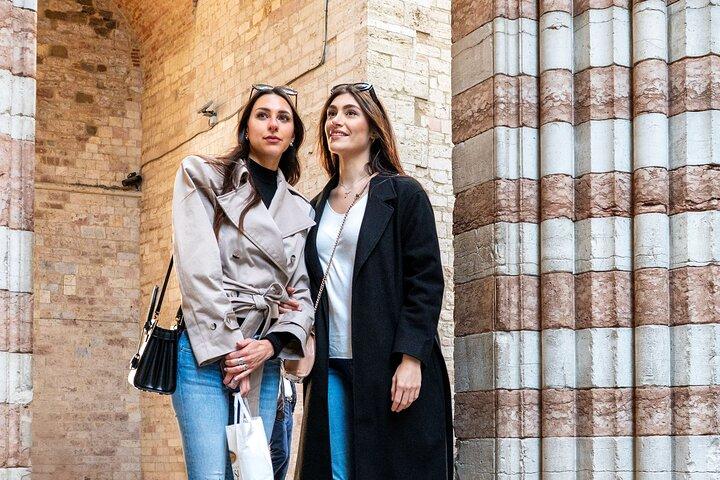 Milan: Private walking tour & Aperitif