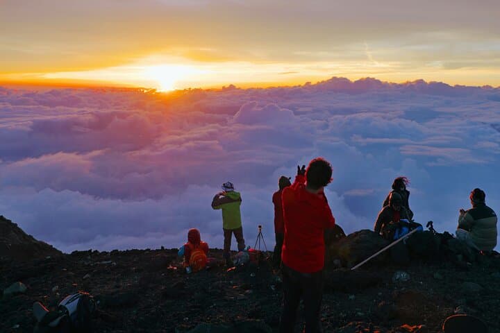 Mt.Fuji Climbing Tour with English Guide 2-days