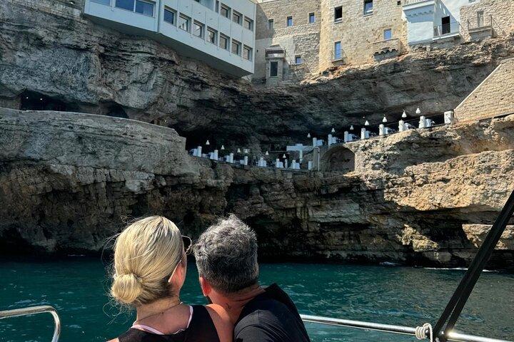 Boat tour from Monopoli to the Polignano caves with aperitif