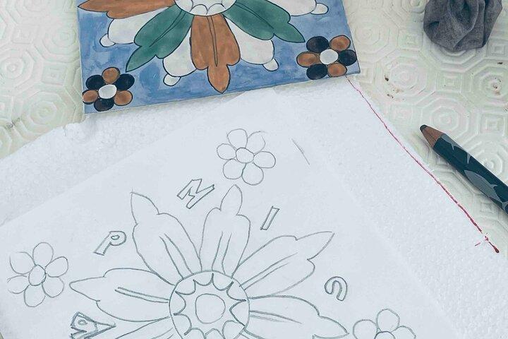 Paint tiles and create unique pieces in an art gallery in Lisbon