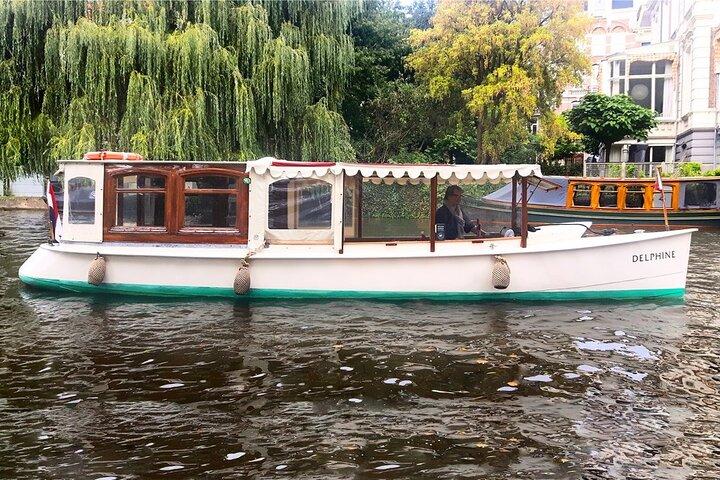 Historic private boat tour Amsterdam