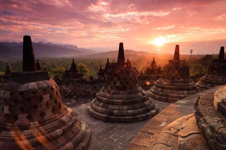 Yogyakarta: Borobudur Sunset Shared Guided Tour