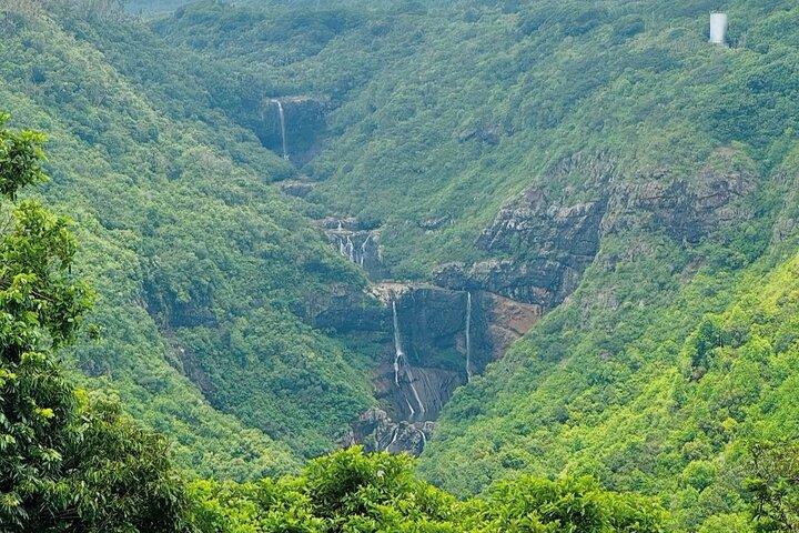 Hiking 7 Waterfalls Experience in Mauritius with Lunch