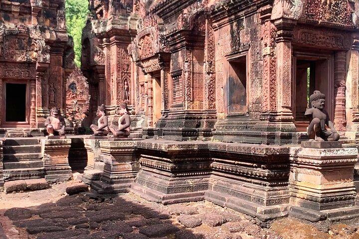 Banteay Srei and Beng Mealea Temples