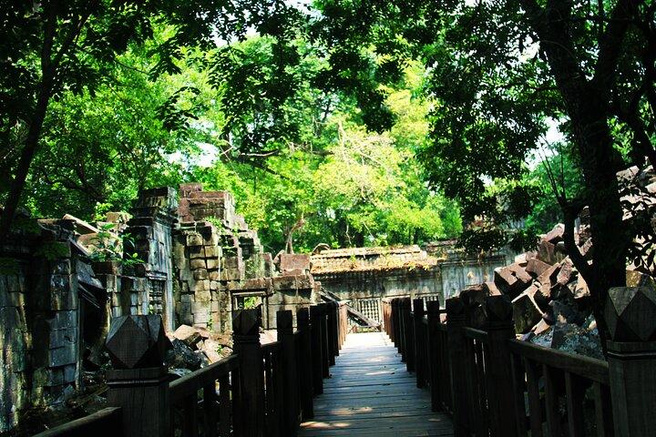 Banteay Srei and Beng Mealea Temples