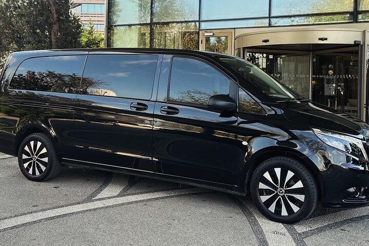 Istanbul Roundtrip Airport Transfer and 1 Day Chauffeur Service