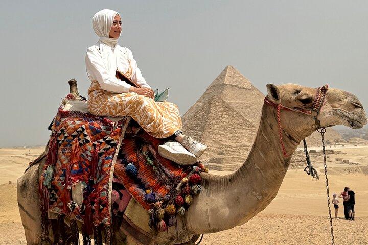 Pyramids of Giza and Sakkara Tour with Memfis