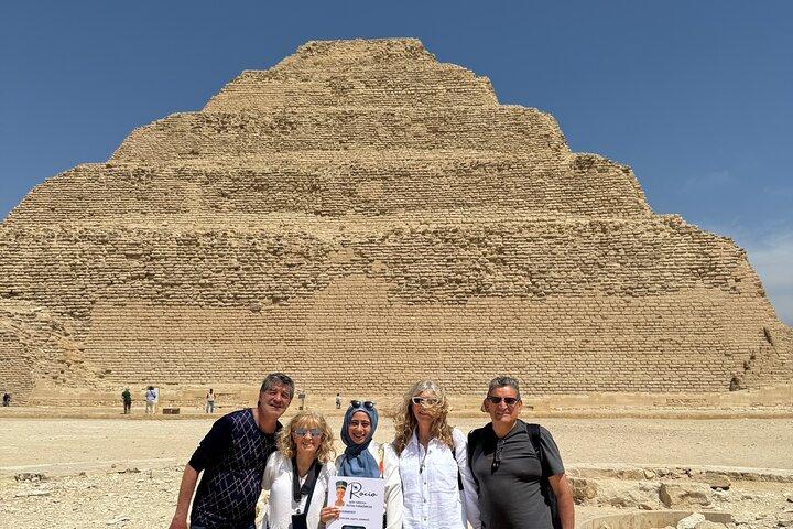 Pyramids of Giza and Sakkara Tour with Memfis