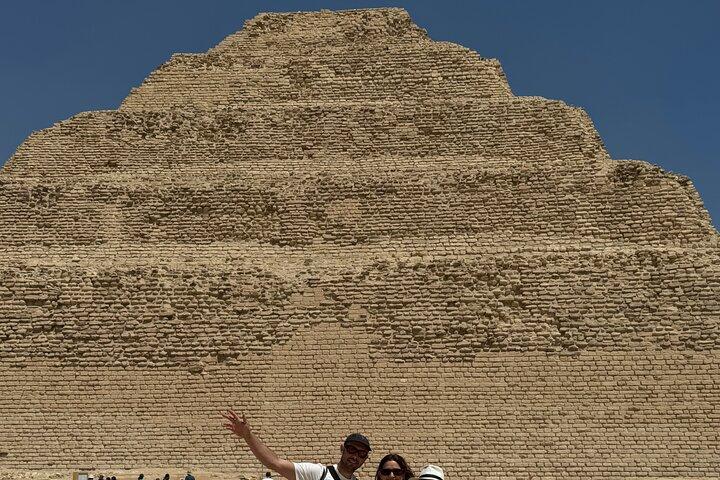 Pyramids of Giza and Sakkara Tour with Memfis